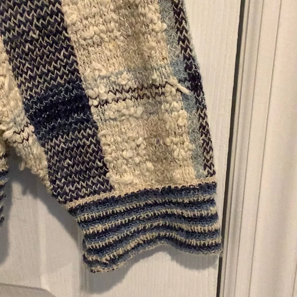 Mondo beautiful sweater